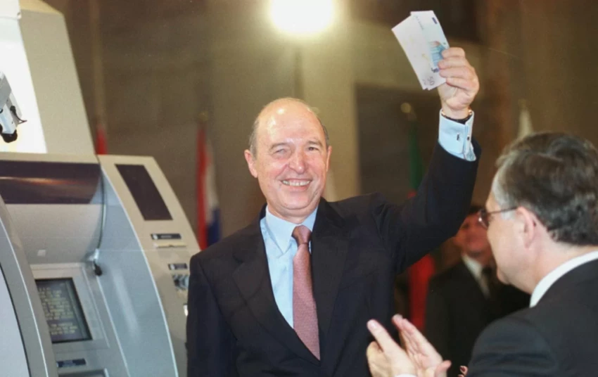 Σε άνοιγμα των τραπεζικών λογαριασμών Σημίτη προχώρησε η Αρχή για το Ξέπλυμα